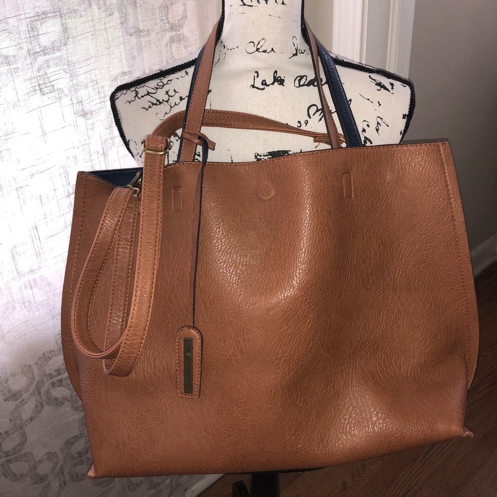 Reversible vegan leather tote with zippered pouch